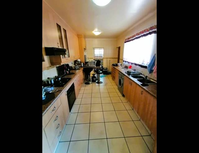 3 BEDROOM HOUSE FOR SALE IN DERSLEY